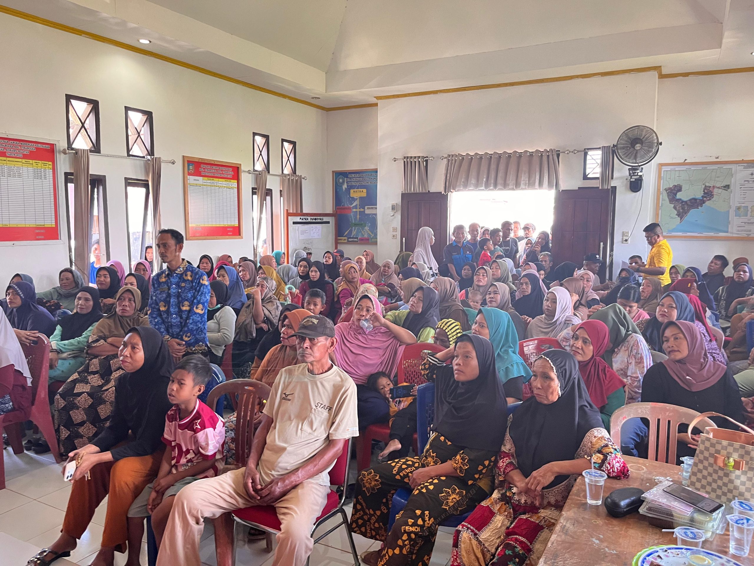 Reses di Tinanggea, Warga Sampaikan Aspirasi Air Bersih dan Pendidikan 13 Reses di Tinanggea, Warga Sampaikan Aspirasi Air Bersih dan Pendidikan