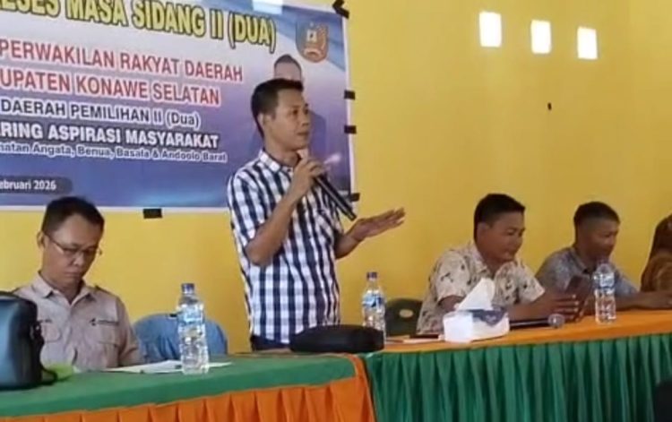 Reses Masa Sidang II, Anggota DPRD Tampung Aspirasi Pembangunan Desa Landabaro 10 Anggota DPRD Konsel, Ramlan saat melaksanakan reses masa sidang II di Desa Landabaro, Kecamatan Angata