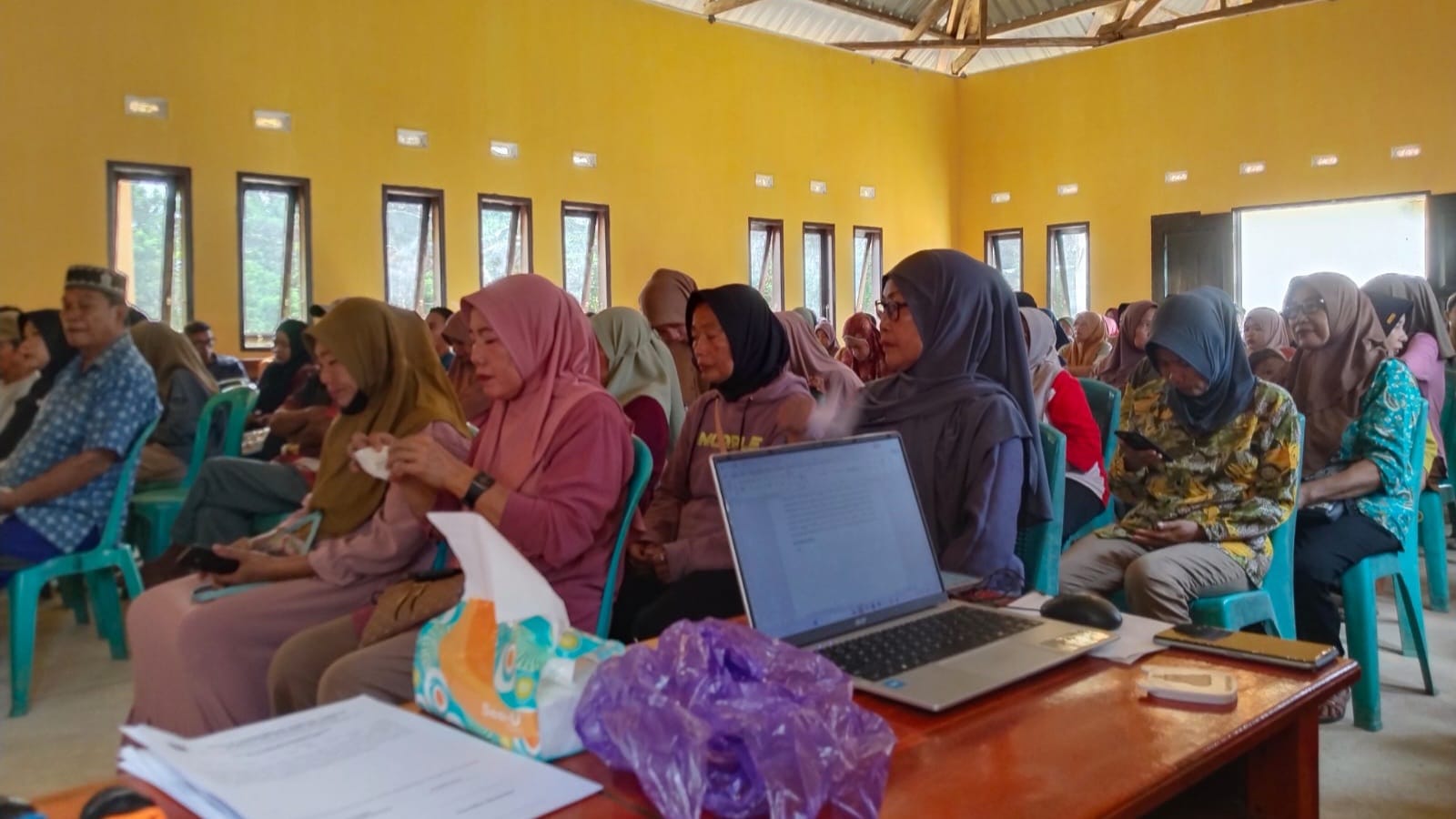 Reses Masa Sidang II, Anggota DPRD Tampung Aspirasi Pembangunan Desa Landabaro 11 Reses Masa Sidang II, Anggota DPRD Tampung Aspirasi Pembangunan Desa Landabaro