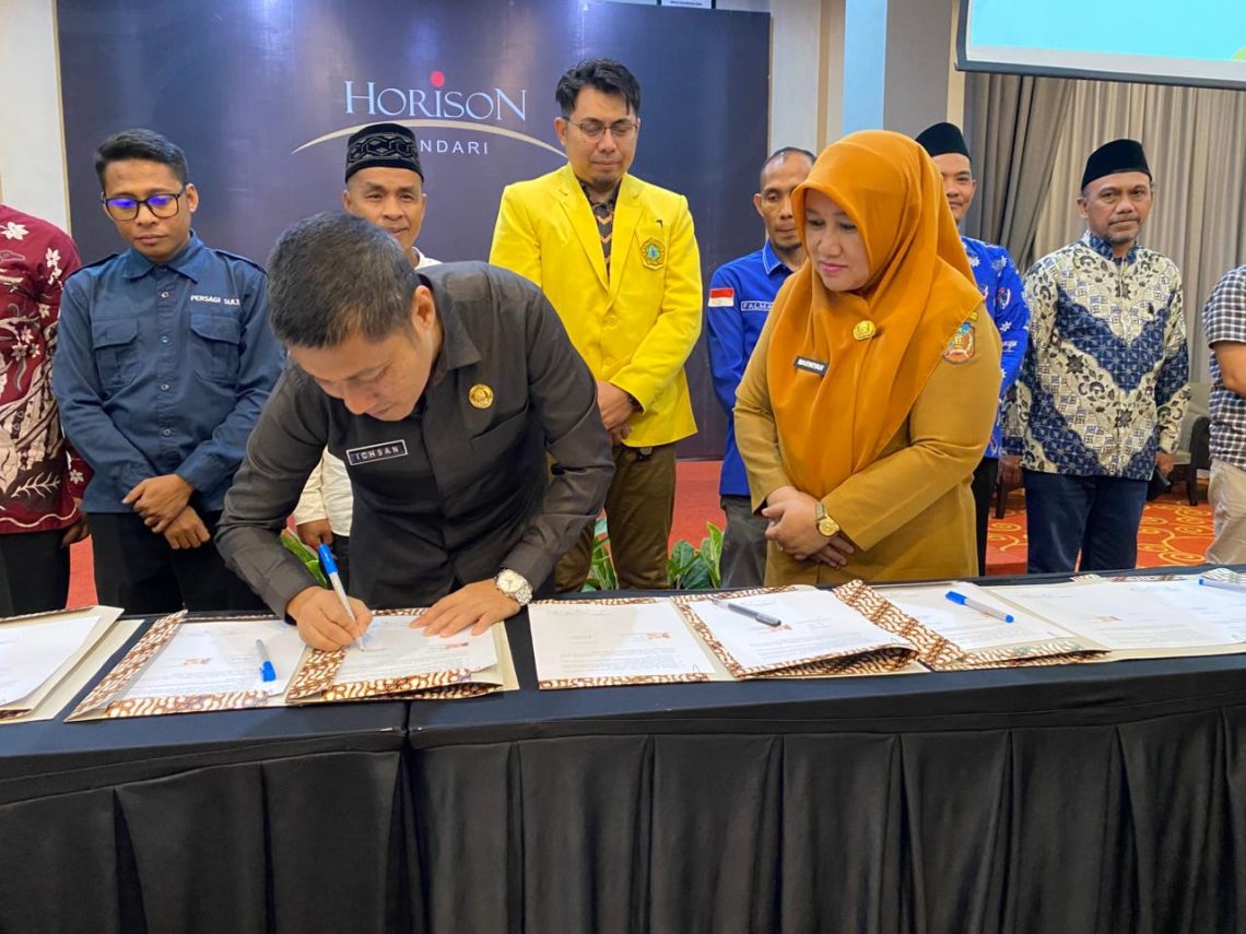 Program UKT Setara, Pemkab Konsel Jalin Kerja Sama 13 Perguruan Tinggi di Sultra 10 Penandatanganan Addendum Perjanjian Kerja Sama Program UKT Setara Tahun Anggaran 2026, dengan 13 universitas dan sekolah tinggi di Sultra