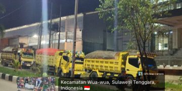 Salah satu aktivitas hauling PT ST Nickel Resources menggunakan jalan umum di Kota Kendari