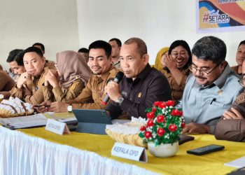 Ketua DPRD Konsel, Hamrin saat memimpin Musrenbang Kolono Ia meminta seluruh kepala desa dan kepala sekolah untuk secara terbuka menyampaikan usulan prioritas pembangunan di wilayah masing-masing