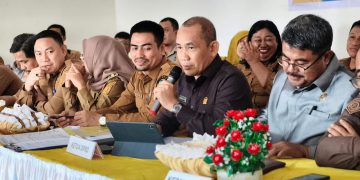 Ketua DPRD Konsel, Hamrin saat memimpin Musrenbang Kolono Ia meminta seluruh kepala desa dan kepala sekolah untuk secara terbuka menyampaikan usulan prioritas pembangunan di wilayah masing-masing