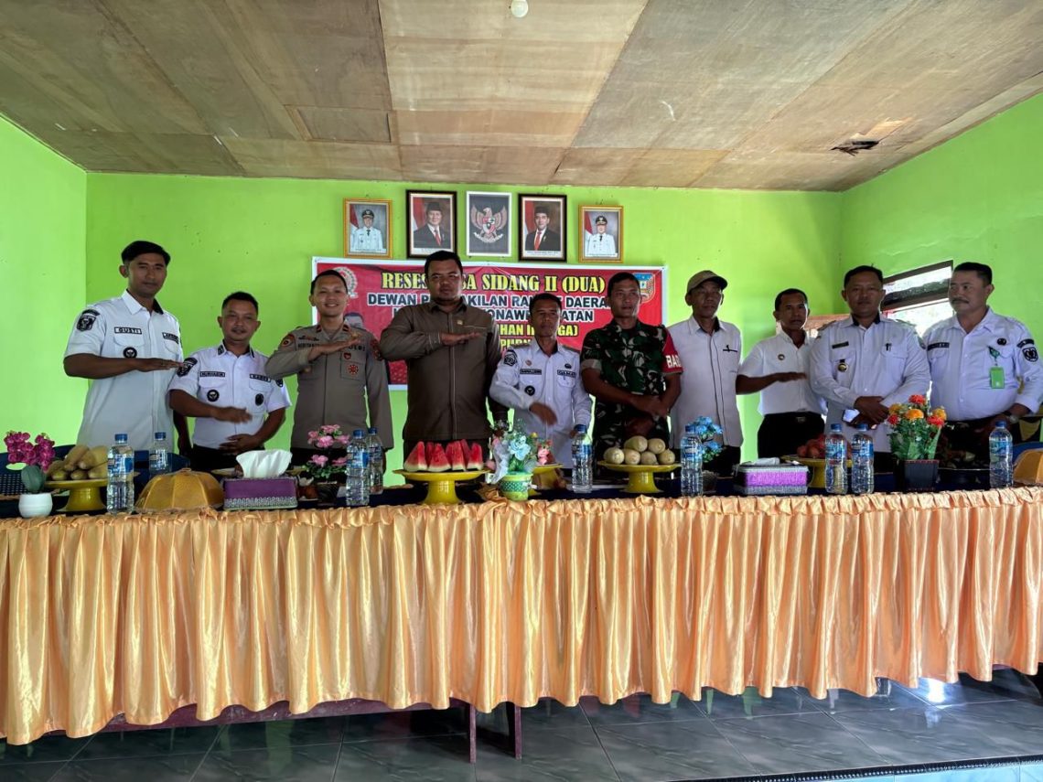 Anggota DPRD Konsel, Gede Agus Purnomo menyerap aspirasi masyarakat di Desa Landono II, Kecamatan Landono