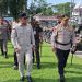 Ketua DPRD Konsel, Hamrin bersama Kapolrea mengecek kesiapan pasukan apel siaga kamtibmas