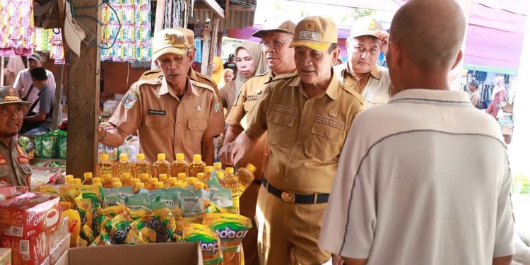 Jelang Idul Fitri, Wabup Konut Pimpin Operasi Pasar