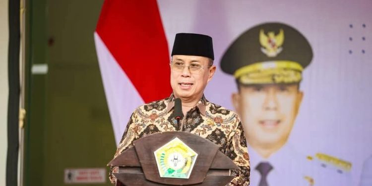 Gubernur Sultra, Mayjend TNI (Purn) Andi Sumangerukka