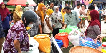 Badan Pangan Nasional saat melakukan sidak di Pasar Tutuwi Motaha