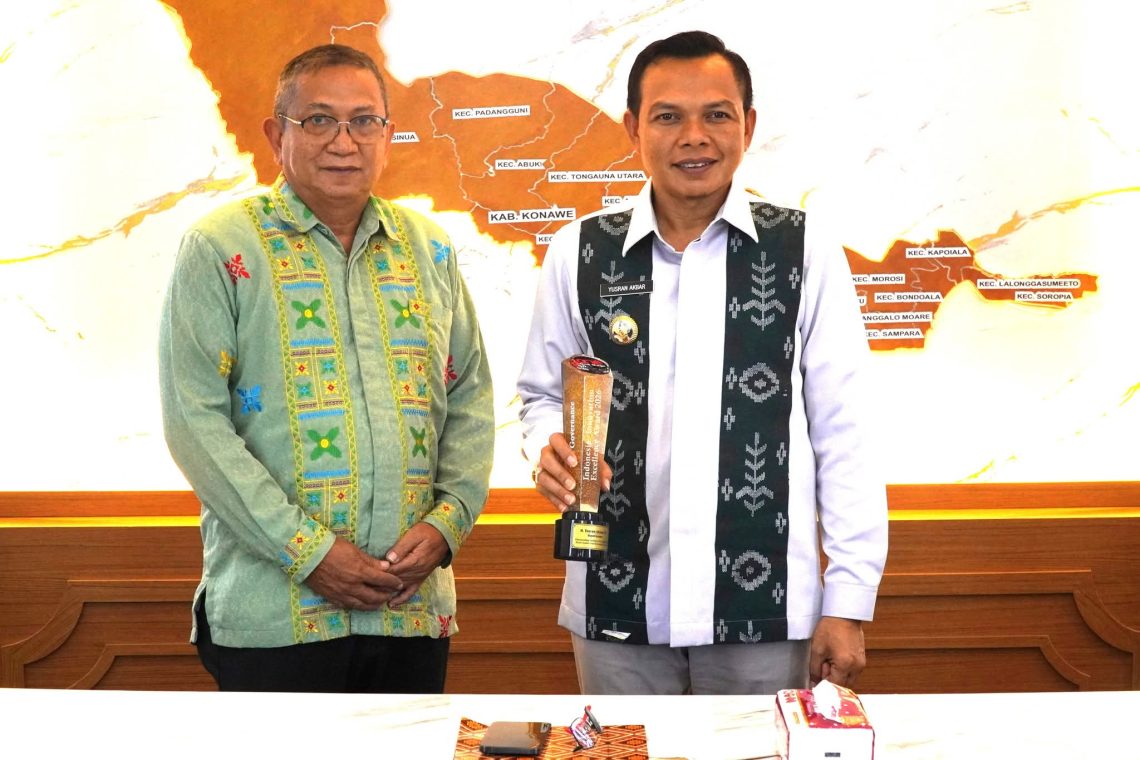 Bupati Konawe, Yusran Akbar menerima penghargaan Indonesia Innovation Excellence Award 2026