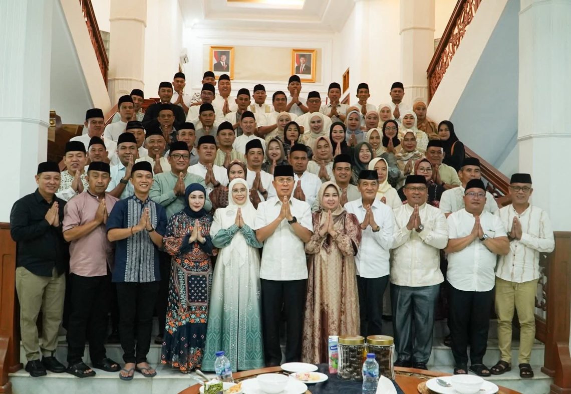 Bupati Konut Ikbar Hadiri Halal Bihalal Gubernur Sultra, Pererat Sinergi Daerah 10 Bupati Konut Ikbar Hadiri Halal Bihalal Gubernur Sultra, Pererat Sinergi Daerah