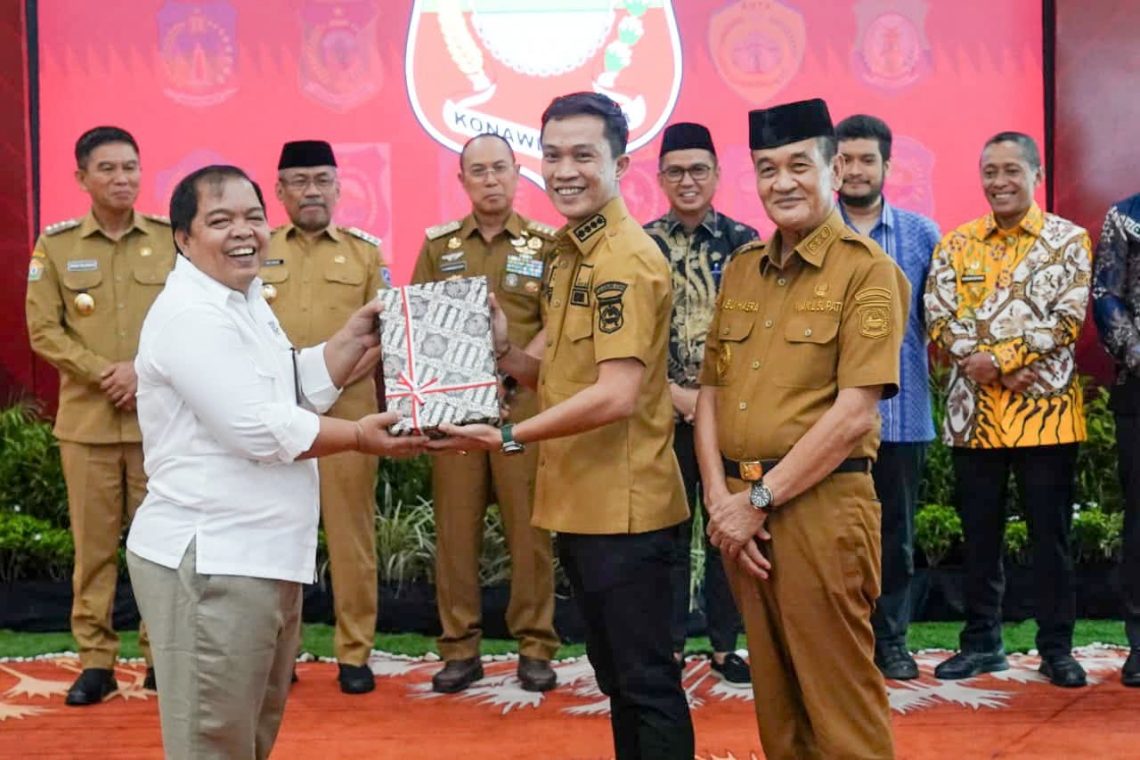Serahkan LKPD 2025 ke BPK, Bupati Konut Bidik WTP 10 Serahkan LKPD 2025 ke BPK, Bupati Konut Bidik WTP