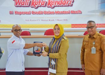 Wali Kota Kendari, Siska Karina Imran usai meresmikan gedung baru Koperasi Credit Union (CU) Mentari Kasih