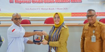 Pemkot Kendari Dukung Penguatan Koperasi, Wali Kota Teken Prasasti Gedung CU Mentari Kasih 1 Wali Kota Kendari, Siska Karina Imran usai meresmikan gedung baru Koperasi Credit Union (CU) Mentari Kasih