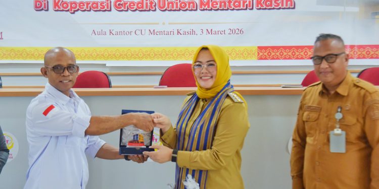 Wali Kota Kendari, Siska Karina Imran usai meresmikan gedung baru Koperasi Credit Union (CU) Mentari Kasih