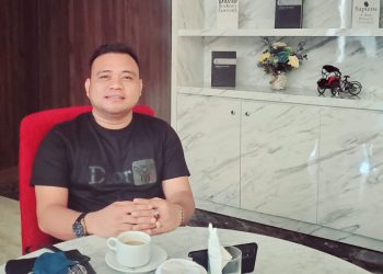 Direktur Ampuh Sultra, Hendro Nilopo secara resmi melaporkan Kades Lelewawo Kolut terkait dugaan korupsi dana CSR