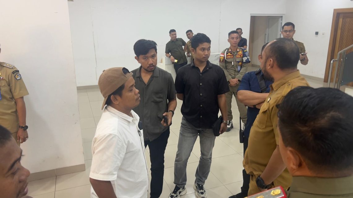 Kuasa hukum pekerja dilarang masuk saat mediasi PT TAS di ruang Sekda Kota Kendari
