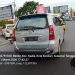 Salah satu mobil kursus mengendarai YPA Handayani yang diduga sebabkan macet di jalan umum