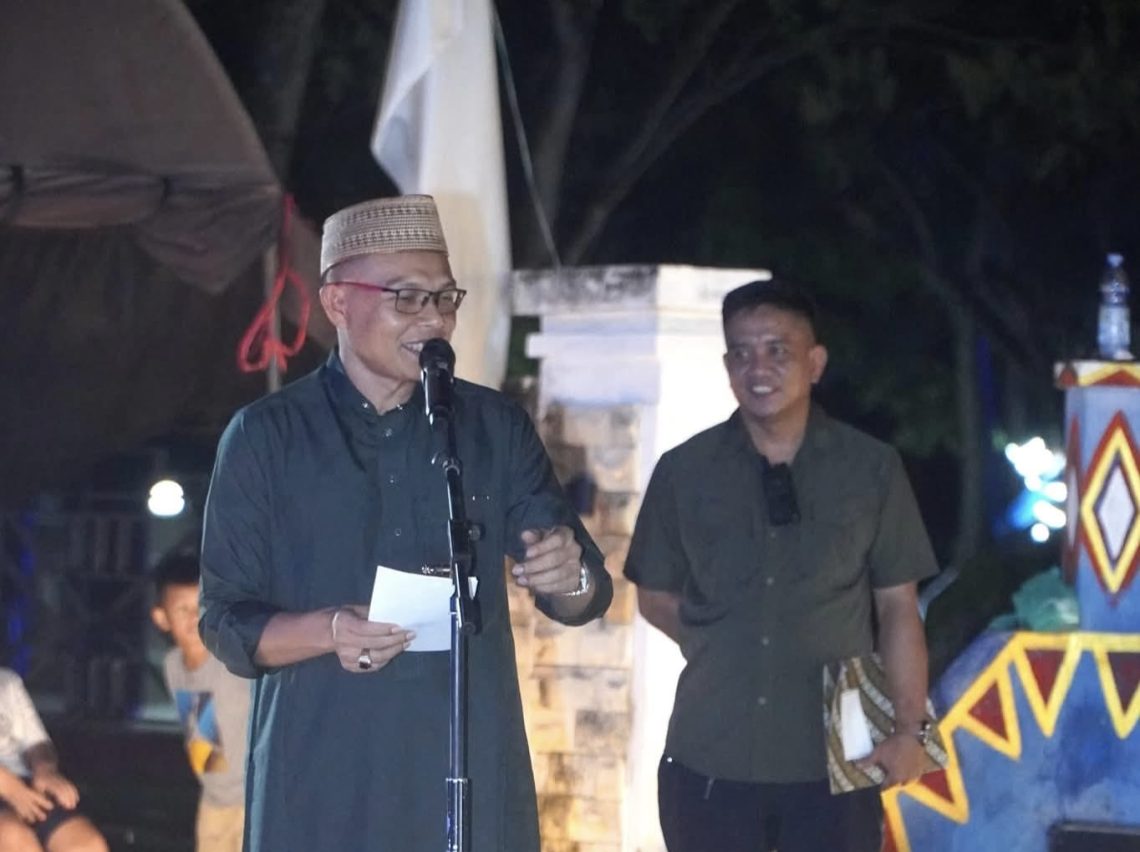 Konawe Bersahaja Bergema, Festival Mobil Hias Hidupkan Malam Takbiran 10 Bupati Konawe, Yusran Akbar saat memberikan sambutan di festival mobil hias