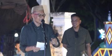 Bupati Konawe, Yusran Akbar saat memberikan sambutan di festival mobil hias