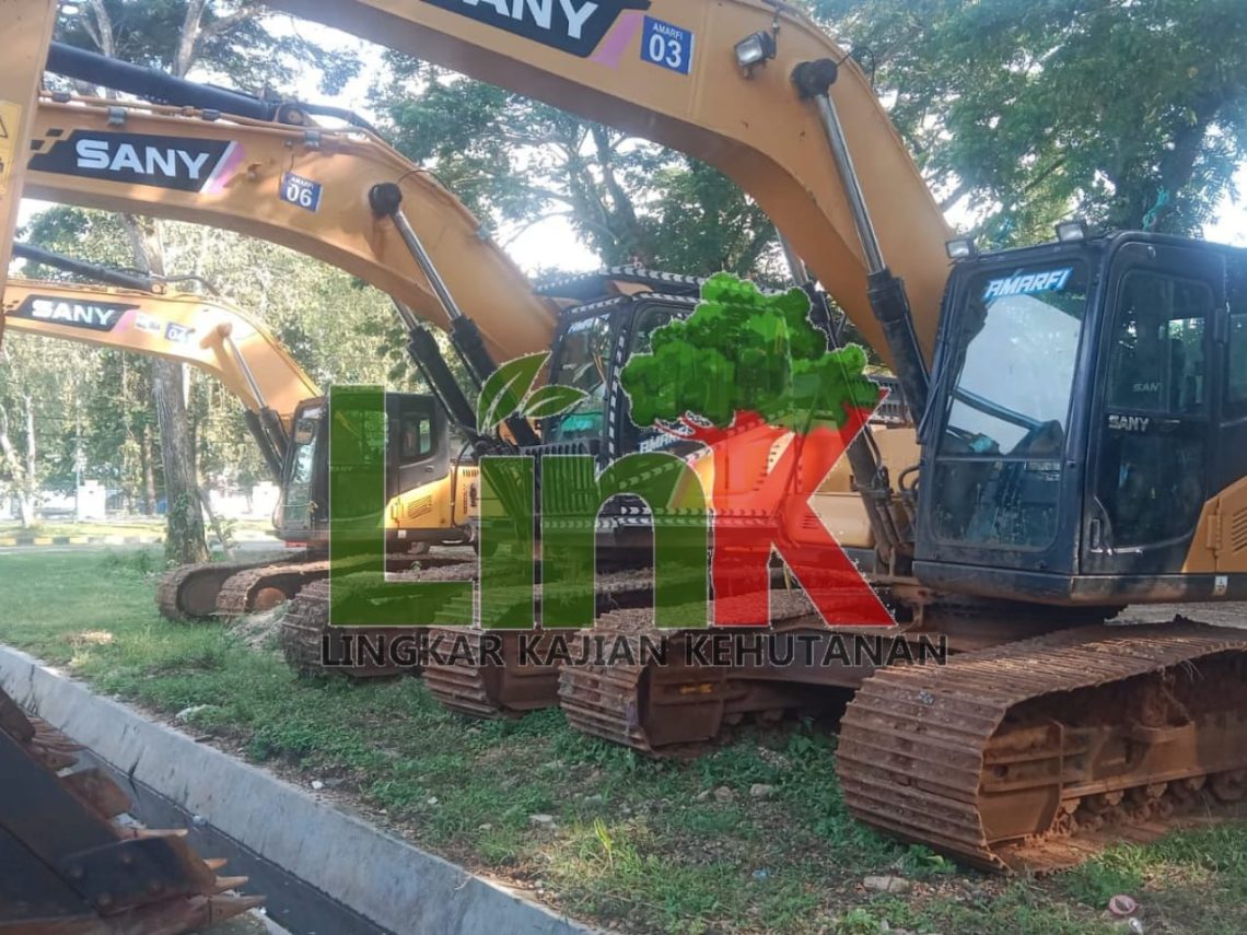 Barang bukti alat berat milik PT Amarfi yang kini ditahan APH