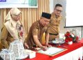 Penandatanganan komitmen bersama oleh seluruh pihak yang terlibat disaksikan Asisten III Sekretariat Daerah Konawe, Mudarman Pagala