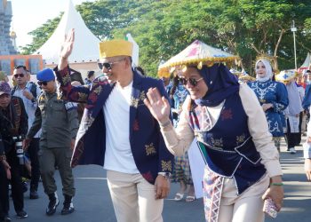 Bupati Konawe mengikuti pawai budaya di HUT Sultra