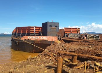 Aktivitas PT KKU Diduga Tanpa RKAB 2026, P3D Konut Temukan Dua Tongkang Muat Ore 11 Salah satu tongkang yang sementara memuat ore, sementara PT KKU diduga belum mengantongi RKAB 2026