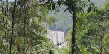 Akses Air Terjun Routa Dibatasi, Andre: PT SCM Hanya IUP Bukan Pemilik Tanah 1 Air Terjun Routa Konawe yang kini aksesnya dibatasi karena berada dalam kawasan pertambangan milik PT SCM