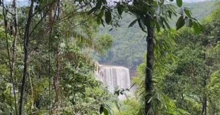 Air Terjun Routa Konawe yang kini aksesnya dibatasi karena berada dalam kawasan pertambangan milik PT SCM