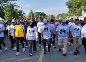 Jalan sehat IKA PMII yang dilepas langsjng Wali Kota Kendari, Siska Karina Imran