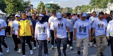 Wali Kota Kendari Lepas Jalan Sehat IKA PMII, Gaungkan Kepedulian Lingkungan