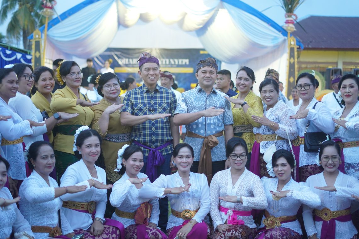 Bupati Konsel bersama wakilnya menghadiri Dharma Santi Nyepi di Desa Jati Bali