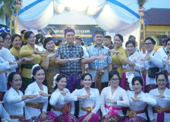 Bupati Konsel bersama wakilnya menghadiri Dharma Santi Nyepi di Desa Jati Bali