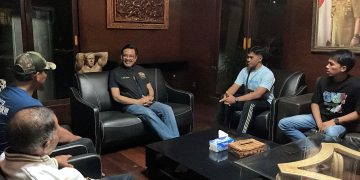 Para atlet Bela Diri PON Sultra saat mengadu ke Nur Alam terkait janji Bonus Gubernur Sultra dan Ketua KONI Sultra yang tak kunjung terealisasi