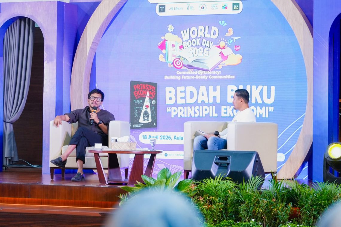 kegiatan Bedah Buku Prinsipil Ekonomi karya Ferry Irwandi, sebagai puncak rangkaian peringatan World Book Day 2026 yang diselenggarakan KPw BI Sultra