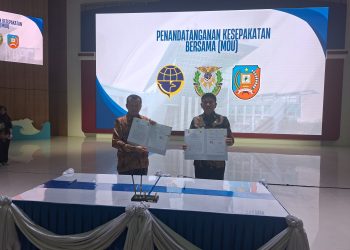 Bupati Konsel, Irham Kalenggo saat MoU dengan Kemenhub RI
