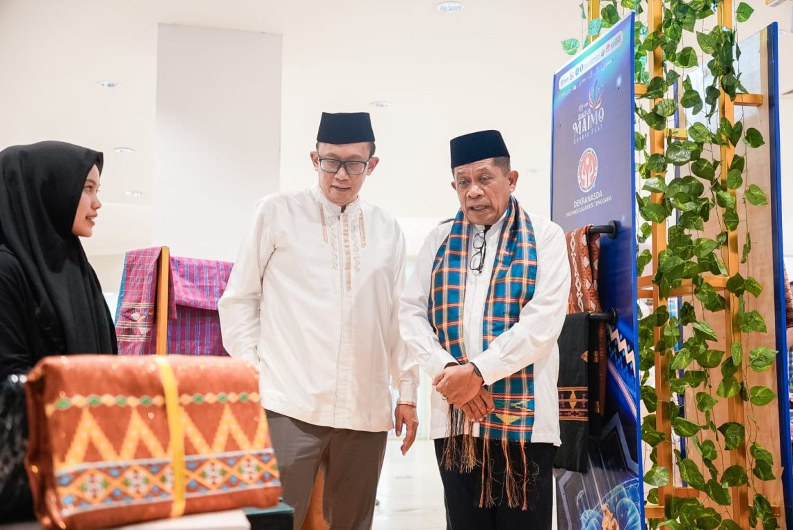 Wagub Sultra, Ir Hugua bersama Kepala KPw BI Sultra, Edwin Permadi mengunjungi salah satu UMKM di Sultra Maimo Sharia Fest 2026