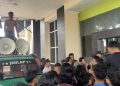 Konsorsium Aktivis Sultra Bersatu saat geruduk KPKNL Kendari