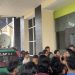Konsorsium Aktivis Sultra Bersatu saat geruduk KPKNL Kendari