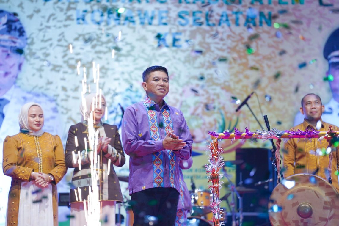 Pembukaan expo pembangunan HUT Konsel yang dibuka oleh Bupati Irham Kalenggo dan dimeriahkan artis ibu kota