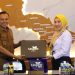 Pemkab Konawe Gandeng PT TASPEN, Perkuat Perlindungan dan Kesejahteraan ASN 17 Bupati Konawe, Yusran Akbar usai menandatangani MoU dengan PT TASPEN