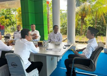 Bupati Ikbar saat rapat dengan PLN terkait persoalan listrik yang tak stabil di Konut