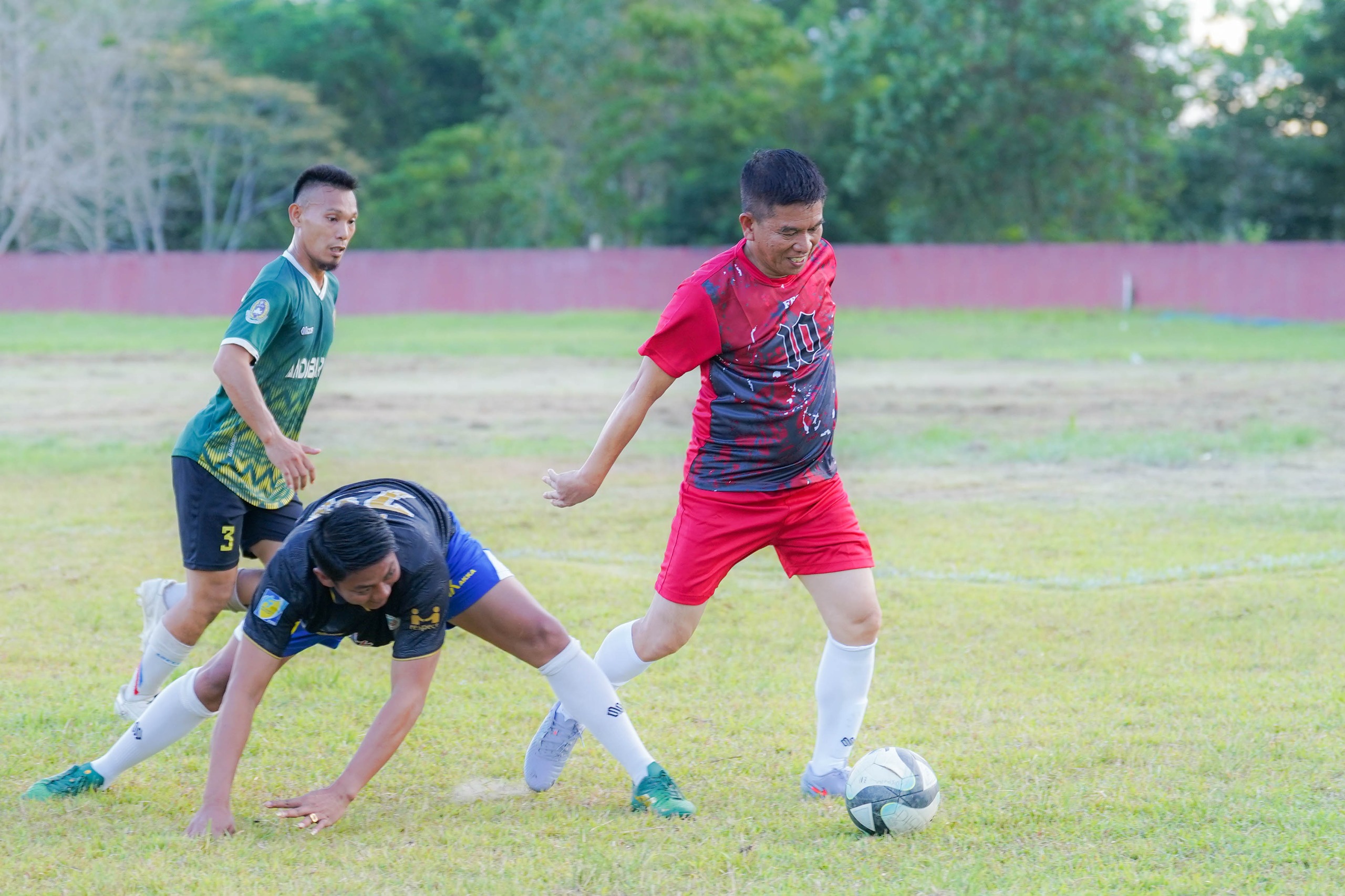 Bupati Turun Gunung, PS Garuda Konsel Taklukkan DPRD Dengan Skor Telak