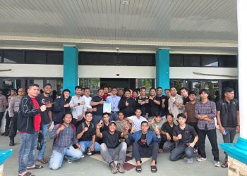 Strom Tidak Stabil Rusak Peralatan Elektronik, Warga Konut Geruduk Kantor PLN UP3 Kendari 11 Strom Tidak Stabil Rusak Peralatan Elektronik, Warga Konut Geruduk Kantor PLN UP3 Kendari