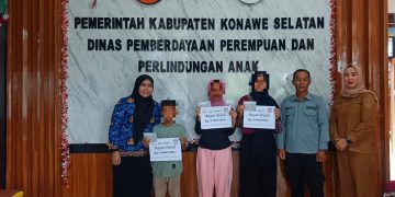 DP3A Konsel menyerahkan bantuan kepada para korban kekerasan seksual