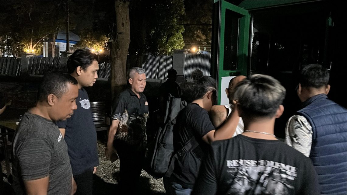 DPO Pencurian Berat 'Jhon Mata' Ditangkap, Langsung Dieksekusi ke Rutan Kendari 10 Tim Intelijen Kejari Kendari mengeksekusi terpidana kasus pencurian dengan pemberatan, Jhon Mata, yang sebelumnya DPO