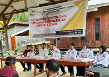 LBH HAMI Sultra saat beri penyuluhan hukum pertanahan di Besulutu