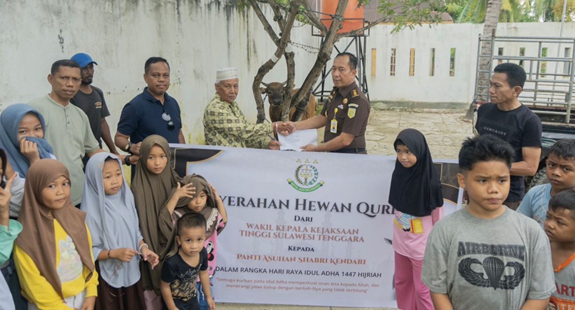 Kejati Sultra Serahkan Hewan Kurban ke Panti Asuhan Al-Ikhlas dan Shabri 10 Kejati Sultra Serahkan Hewan Kurban ke Panti Asuhan Al-Ikhlas dan Shabri