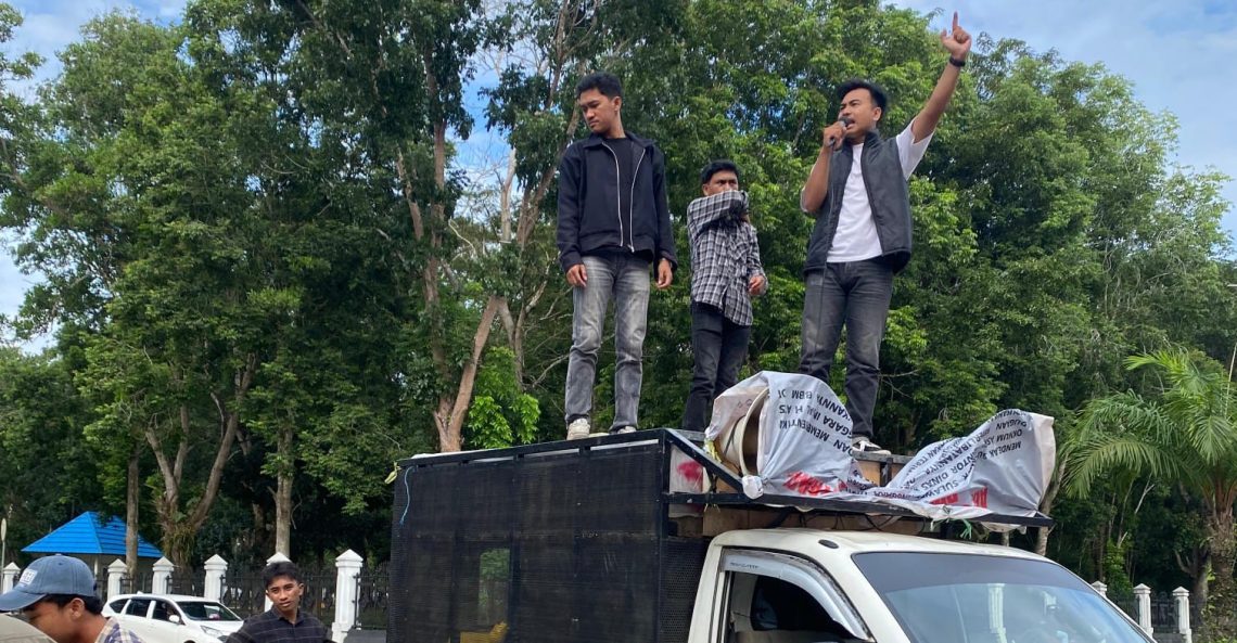 MAP HUKUM Sultra saat demo di Polda terkait dugaan mafia solar di SPBUN Lapulu