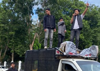 MAP HUKUM Sultra saat demo di Polda terkait dugaan mafia solar di SPBUN Lapulu